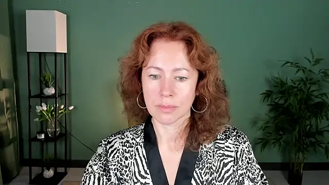 Snapshot of LeticiaRomano chatting on June 23, 3:59 am LeticiaRomano online show from June 23, 3:59 am