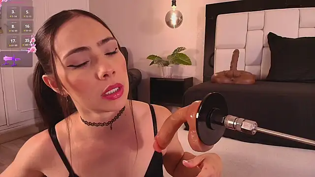 Snapshot of Mia_gag_ chatting on July 22, 11:24 am Mia gag online show from July 22, 11:24 am