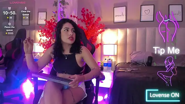 Snapshot of aniie_rouse chatting on June 6, 2:38 am aniie rouse online show from June 6, 2:38 am