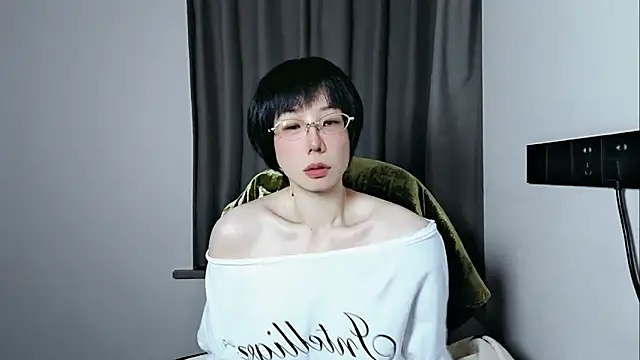 Snapshot of lin_lin_520_520 chatting on April 30, 4:35 pm lin lin 520 520 online show from April 30, 4:35 pm