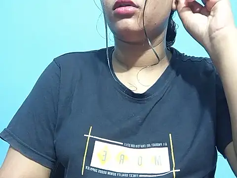 Emma 4433 online show from April 4, 5:32 pm