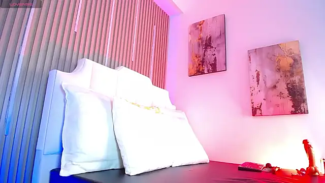 ZafiroCat online show from March 17, 5:00 am