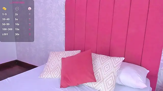 Zoee Kravitz online show from April 26, 3:42 pm