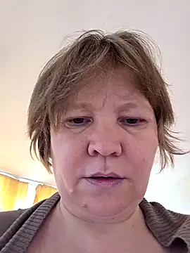 Snapshot of _LOLA-LOLA_ chatting on May 4, 8:32 am LOLA-LOLA online show from May 4, 8:32 am