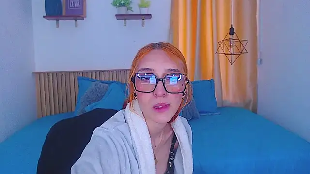 mia luz online show from March 17, 1:36 pm