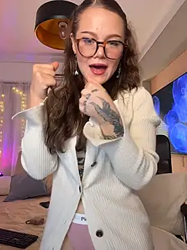 Snapshot of Tallulah_Kinky chatting on April 17, 8:45 pm Tallulah Kinky online show from April 17, 8:45 pm