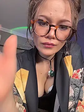 Snapshot of Tallulah_Kinky chatting on May 15, 4:25 pm Tallulah Kinky online show from May 15, 4:25 pm