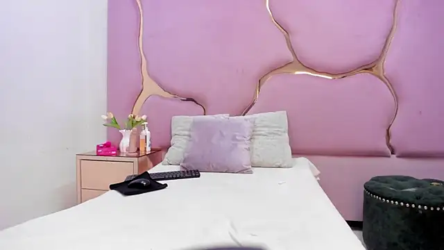 LaurendPink online show from June 29, 2:17 pm
