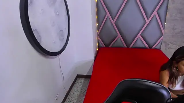 Snapshot of Wolf_Kitty chatting on April 5, 11:29 am Wolf Kitty online show from April 5, 11:29 am