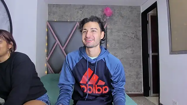 Snapshot of Wolf_Kitty chatting on April 6, 11:22 am Wolf Kitty online show from April 6, 11:22 am