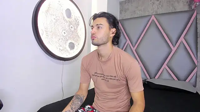 Snapshot of Wolf_Kitty chatting on April 7, 11:32 am Wolf Kitty online show from April 7, 11:32 am