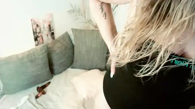 MissPuschel online show from June 17, 2:47 am