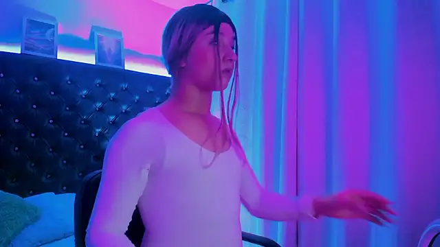 BellaRoge online show from April 20, 5:43 am