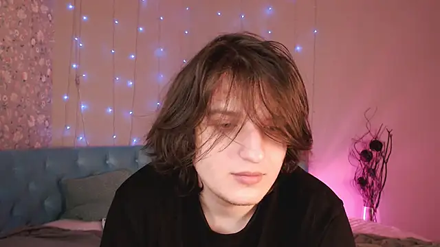 delalex online show from March 17, 8:45 pm