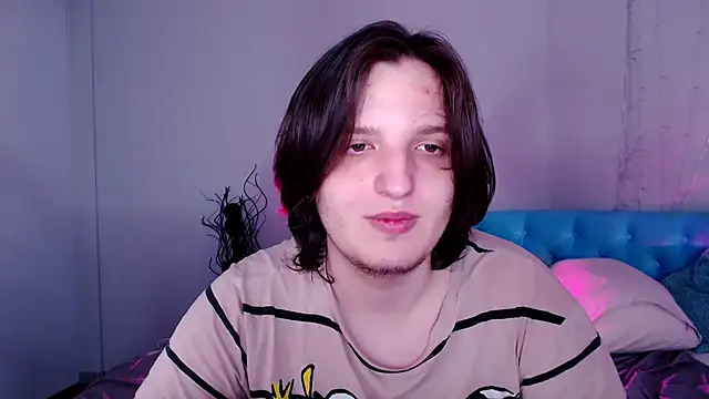 delalex online show from April 7, 8:04 am