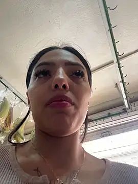 sylphiee  online show from March 24, 6:46 pm