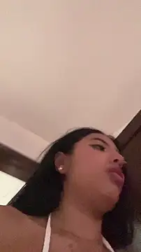 sylphiee  online show from April 12, 5:18 pm