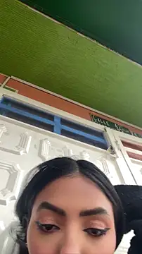 sylphiee  online show from April 28, 1:27 pm