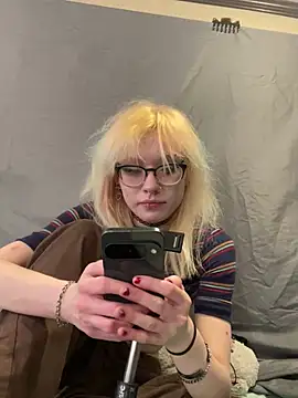 Snapshot of simplyobsessedwher chatting on March 25, 8:15 pm simplyobsessedwher online show from March 25, 8:15 pm