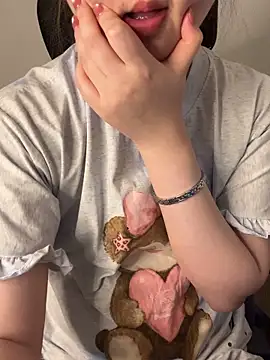 hunhun122 online show from June 14, 6:32 pm