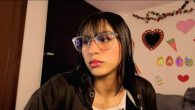 PaulaCutexs online show from April 29, 9:02 am