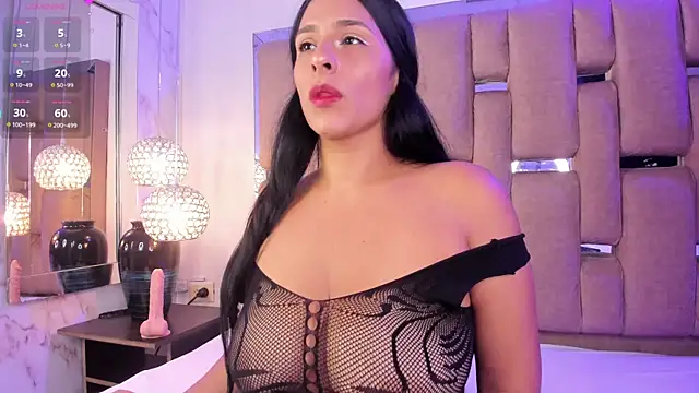 NinaBloom  online show from April 23, 12:15 pm