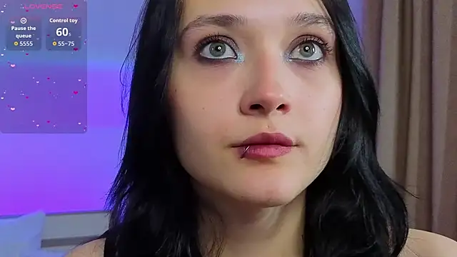 DarcyBlackwood online show from April 24, 1:52 am