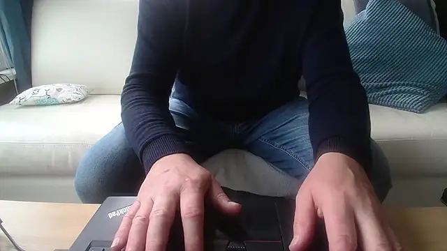 Snapshot of Buggemann chatting on May 19, 3:51 pm Buggemann online show from May 19, 3:51 pm