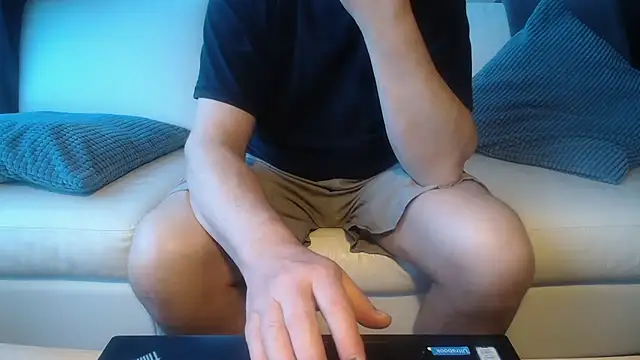 Snapshot of Buggemann chatting on May 21, 8:05 pm Buggemann online show from May 21, 8:05 pm