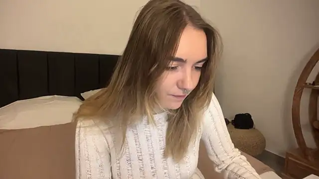 RoxyWet online show from April 7, 1:33 pm