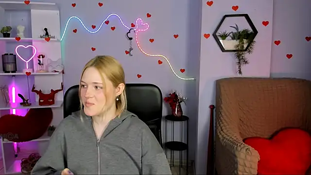 Snapshot of trixy_melison chatting on April 8, 12:16 pm trixy melison online show from April 8, 12:16 pm