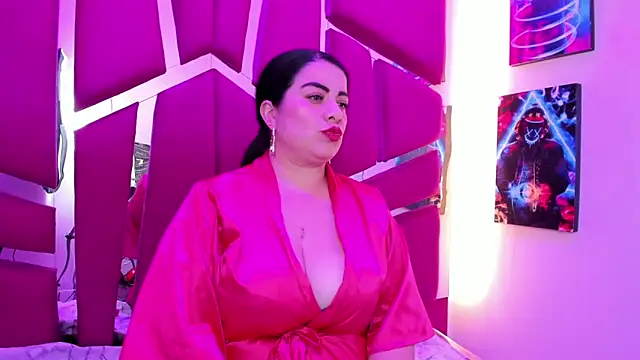 Snapshot of Emilyy_Moon_ chatting on June 5, 6:52 am Emilyy Moon online show from June 5, 6:52 am