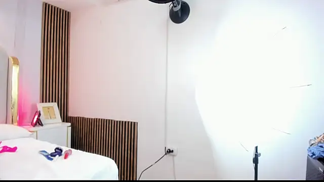 cintya evans online show from March 28, 8:08 pm