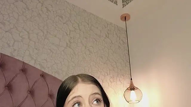 Snapshot of saraa_joness_ chatting on March 14, 8:36 pm saraa joness online show from March 14, 8:36 pm