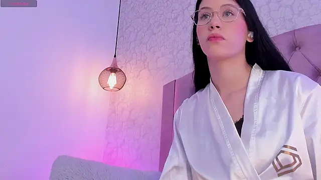 saraa joness  online show from April 16, 6:52 pm