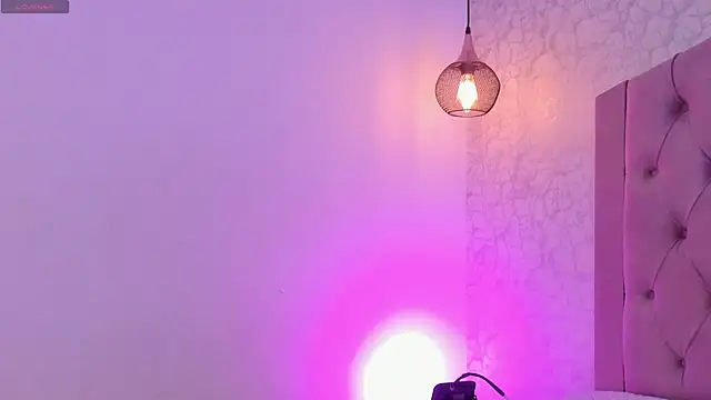 saraa joness  online show from April 29, 6:36 pm