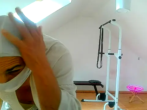 Snapshot of NinjaLaser chatting on May 13, 11:29 am NinjaLaser online show from May 13, 11:29 am
