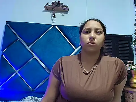 Snapshot of AnaisNuaghty chatting on March 17, 12:30 pm AnaisNuaghty online show from March 17, 12:30 pm