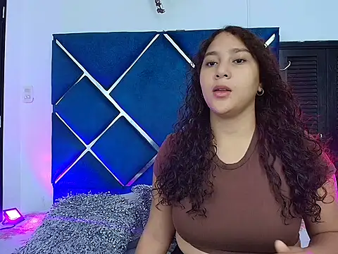 Snapshot of AnaisNuaghty chatting on March 25, 12:33 pm AnaisNuaghty online show from March 25, 12:33 pm