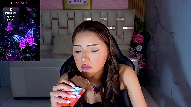 Snapshot of veronicaa_s chatting on July 23, 7:56 pm veronicaa s online show from July 23, 7:56 pm