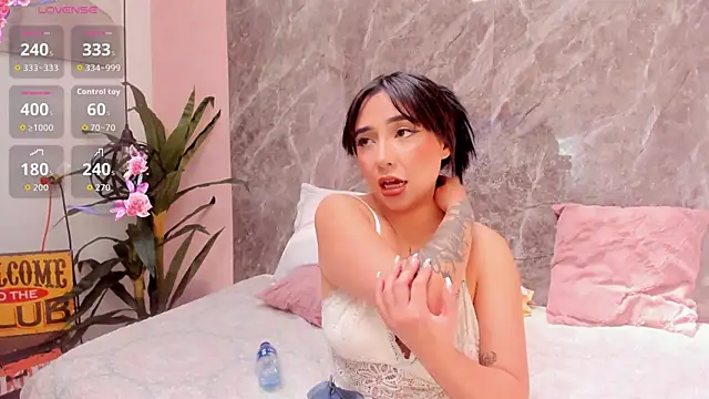 Megan Stein online show from April 25, 6:49 pm