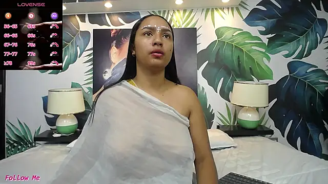 Snapshot of shakti_moumita chatting on June 4, 1:17 pm shakti moumita online show from June 4, 1:17 pm