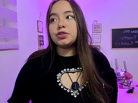 Snapshot of cherry_valeria chatting on May 13, 5:27 am cherry valeria online show from May 13, 5:27 am