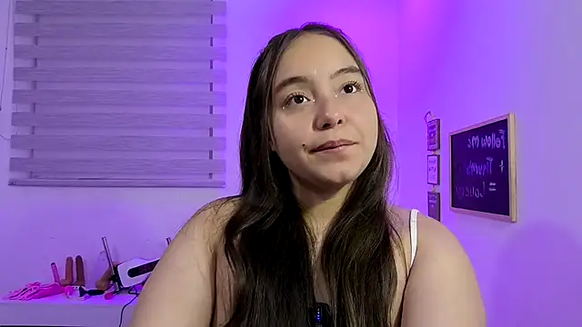 Snapshot of cherry_valeria chatting on May 27, 1:57 am cherry valeria online show from May 27, 1:57 am