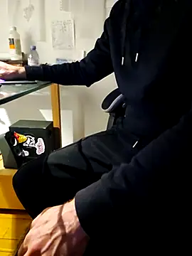 dufatcock online show from April 18, 1:42 am