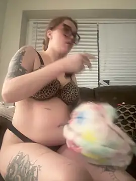 Naughtykitten199 online show from April 5, 9:17 am