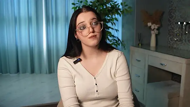 AnnabelScalia online show from March 13, 9:49 am