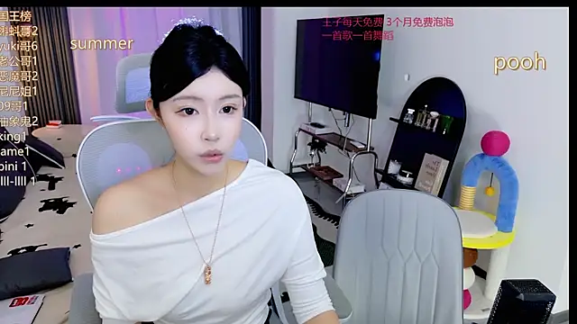 Snapshot of Summerbaby-001 chatting on June 4, 12:11 pm Summerbaby-001 online show from June 4, 12:11 pm