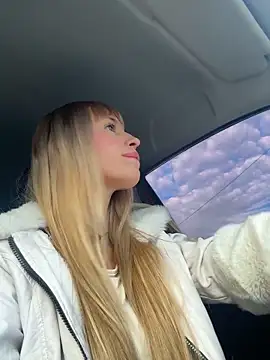 Camilabarbietoscano online show from March 13, 11:50 am