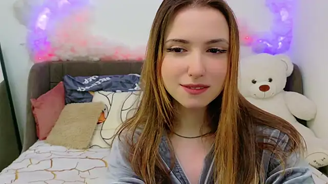 LeenMoonie online show from May 18, 2:45 pm